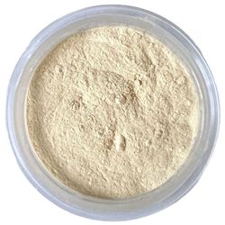 Highlight Goud: Geeft een subtiele glans voor een minimale, verfijnde look, geschikt voor zowel de jongere als de rijpere huid.